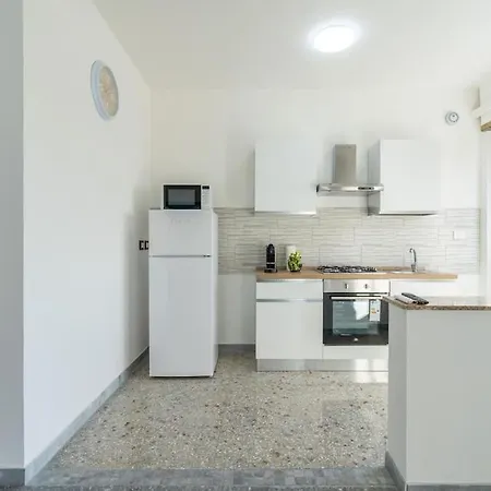 A 100m Dal Tram Gordiani House