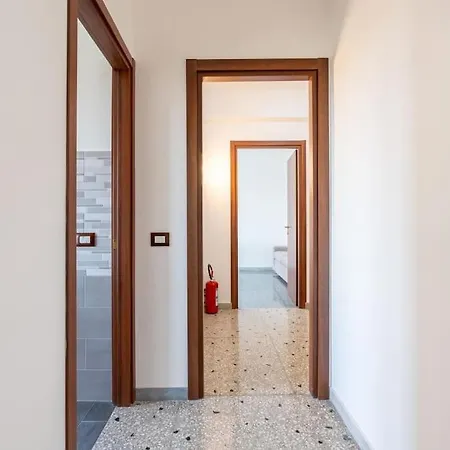 A 100m Dal Tram Gordiani House * רומא