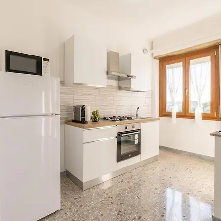 A 100m Dal Tram Gordiani House Roma