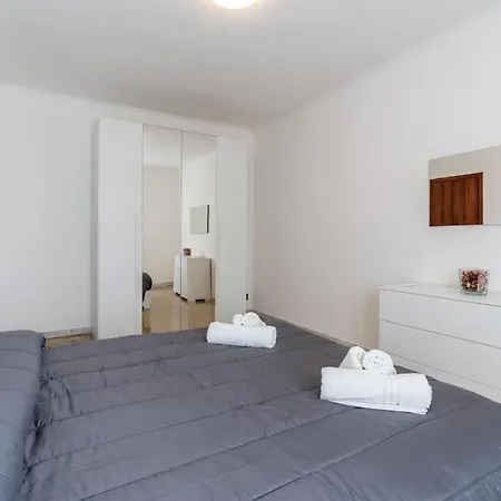 A 100m Dal Tram Gordiani House רומא